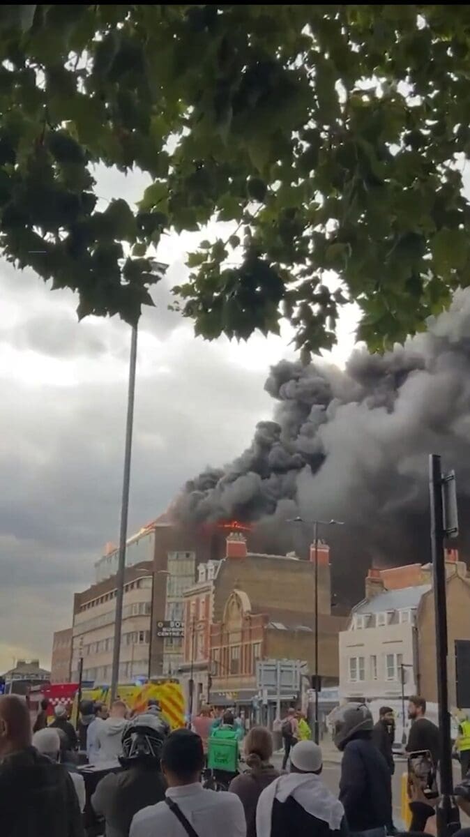 «Breaking News»... A massive fire in a mall east of London - photo 1