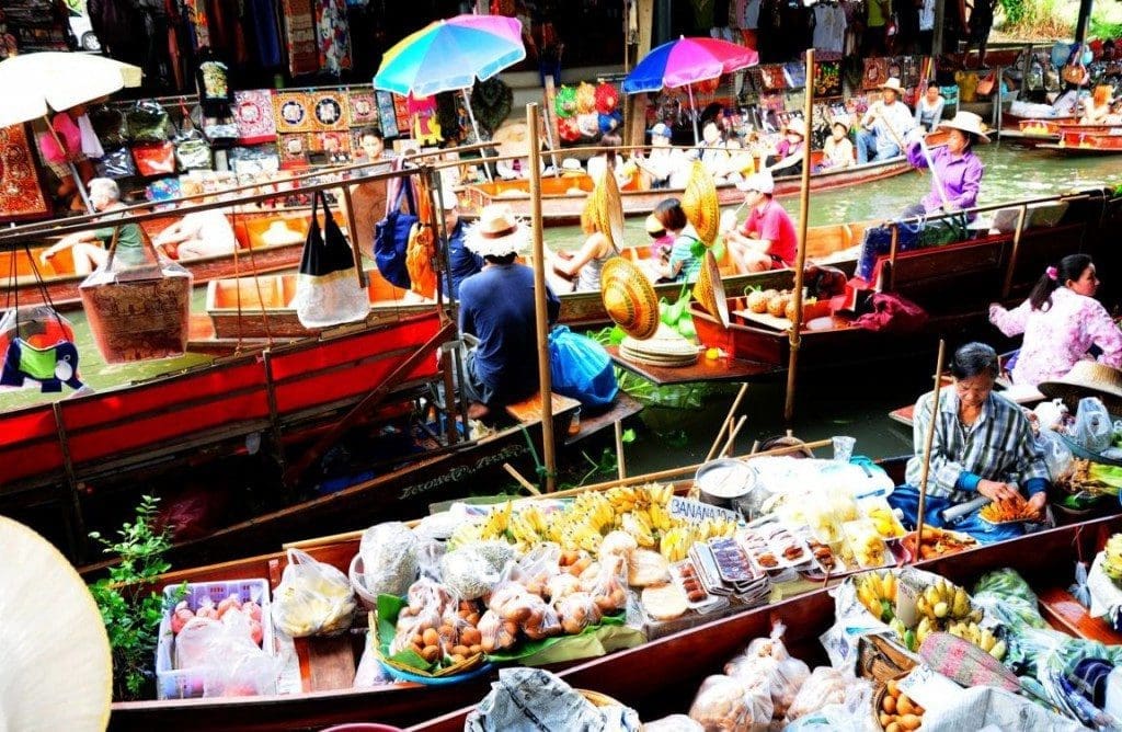 السوق العائم في مدينة بانكوك