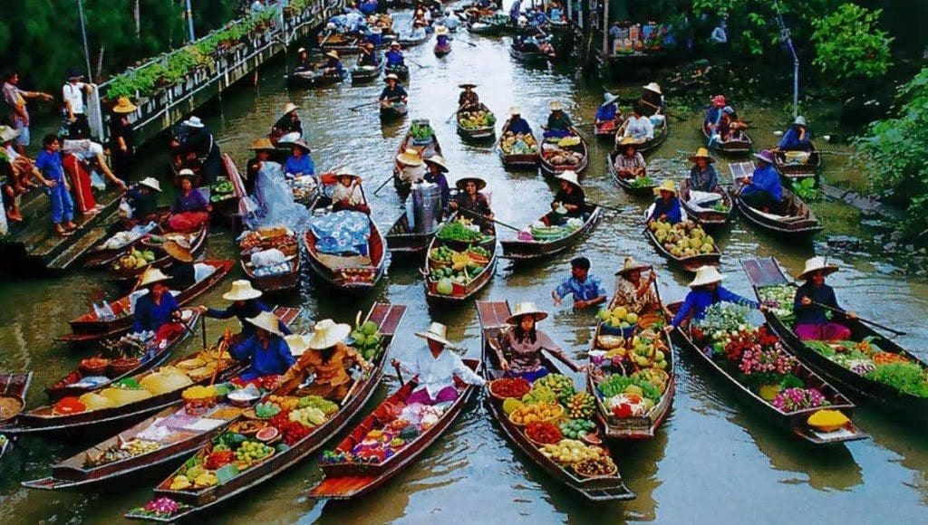 السوق العائم في مدينة بانكوك