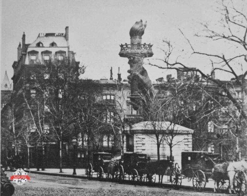 شعلة تمثال الحرية في الجانب الغربي من ميدان "ماديسون" بالولايات المتحدة الأمريكي عام 1876