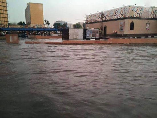 أمطار غزيرة تغرق شوارع قطر