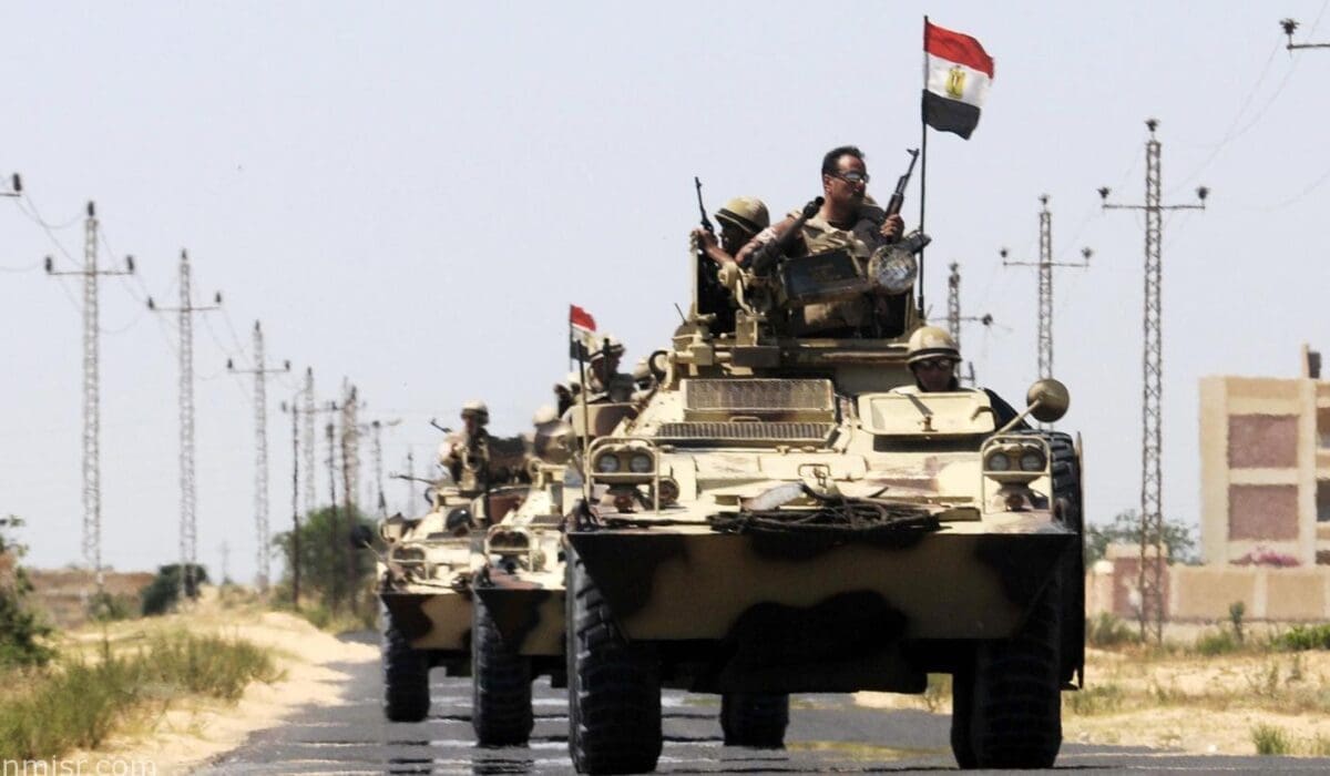 جنود على مركبات عسكريةمن الجيش المصري في الشيخ زويد 