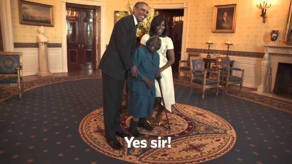 اوباما يحقق حلم سيدة عجوز