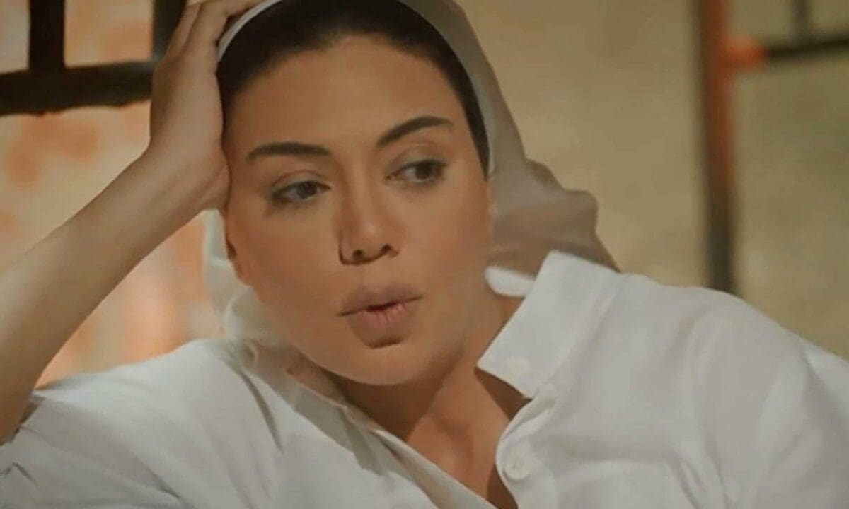 رانيا يوسف أيام الكحرتة بدأت التمثيل بدور" كومبارس صامت" مع الفنان عادل إمام