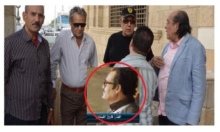 فاروق الفيشاوي يقف مع منير مكرم في جنازة سيد زيان