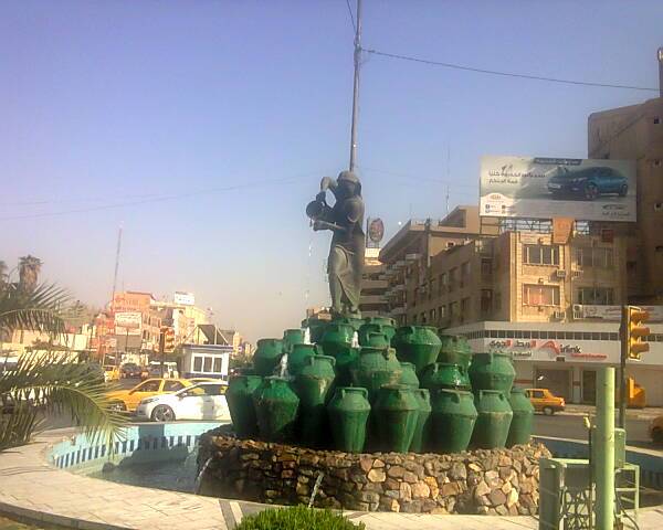 نصب كهرمانة في ساحة كهرمانة وسط بغداد من أشهر أعمال حكمت