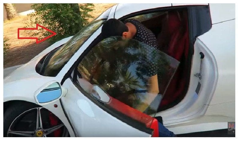 مستر شنب شاب سعودي يشتري سيارة فيراري من عائد اعلانات قناته على اليوتيوب