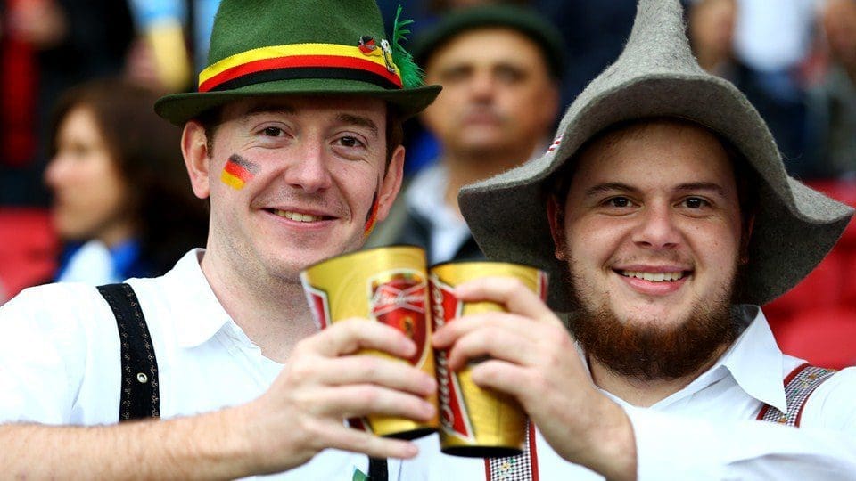 Немецкие люди фото. Современные немцы. Германцы современные. Счастливые немцы. Радостный немец.