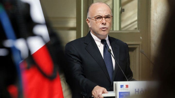 برنار كازنوف وزير الداخلية الفرنسى
