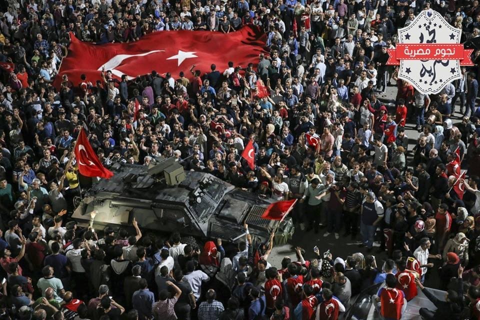 صور انقلاب الجيش في تركيا ومواجهة الشعب للدبابات