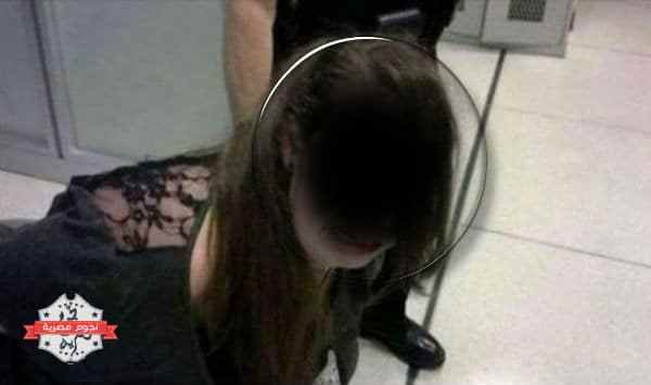 فتاة أمريكية تتعرض لضرب مبرح في المطار