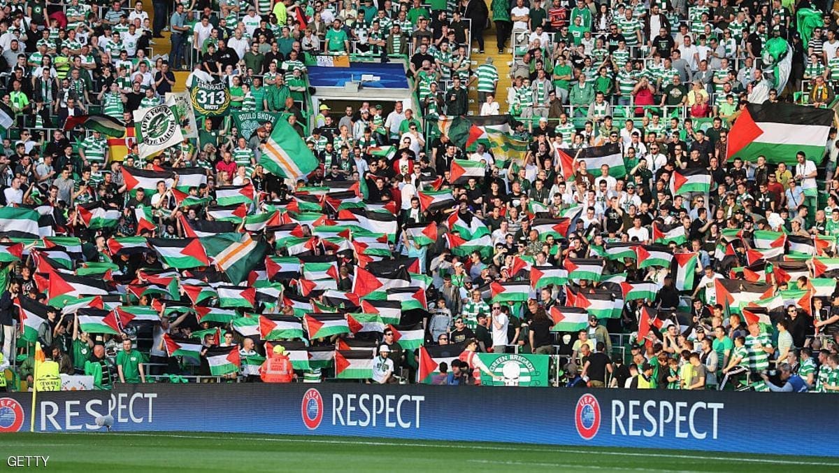 during the UEFA Champions League Play-off First leg match between Celtic and Hapoel Beer-Sheva at Celtic Park on August 17، 2016 in Glasgow، Scotland.