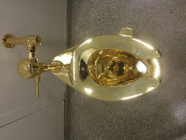 A fully functioning solid gold toilet، made by Italian artist Maurizio Cattelan، is going into public use at the Guggenheim Museum in New York on September 15، 2016. A guard will be stationed outside the bathroom to protect the work، entitled 'America'، which recalls Marcel Duchamp's famous work، 'Fountain'. / AFP / William EDWARDS (Photo credit should read WILLIAM EDWARDS/AFP/Getty Images)