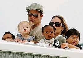 انجلينا وبراد مع أولادهما