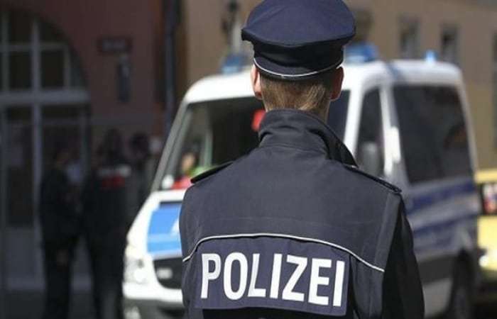 ظابط شرطة ألماني في موقع حادث