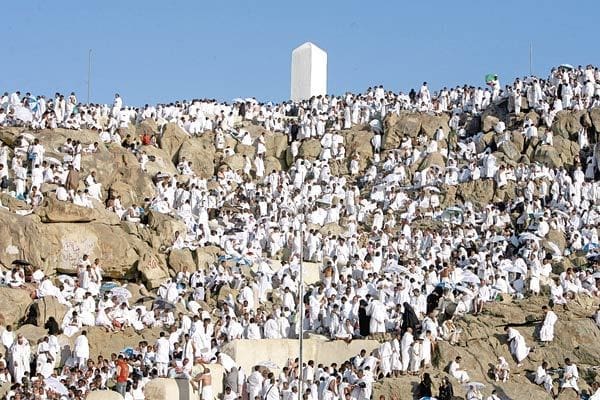 الوقوف عى جبل عرفات يوم وقفة عيد الأضحى