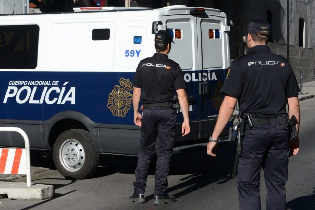 السلطات الأسبانية