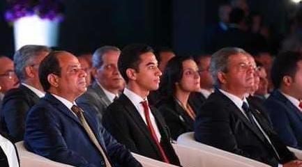 الشاب مصطفي مجدي إلى جوار رئيس الجمهورية مؤتمر الشباب 2016