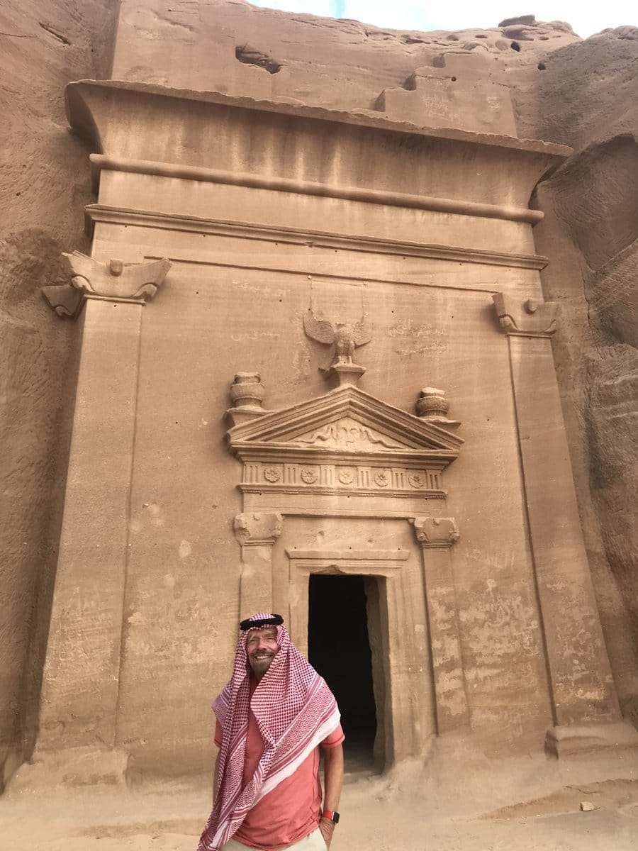 ريتشارد برانسون يظهر في السعودية بالعقال والشماغ حصرياً وبالصور
