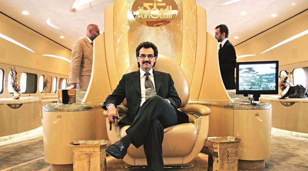 أنباء عن محاولة الأمير الوليد بن طلال الانتحار في مقر احتجازه بالرياض
