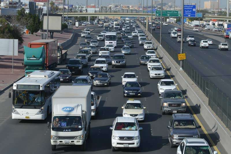 عقوبات قانون المرور الجديد في مصر .. حقيقة حظر سير السيارات موديل97 على الطريق