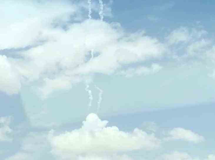 قوات الدفاع الجوي السعودي تعترض صاروخين حوثيين