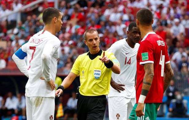 حكم مباراة المغرب والبرتغال يطلب قميص رونالدو