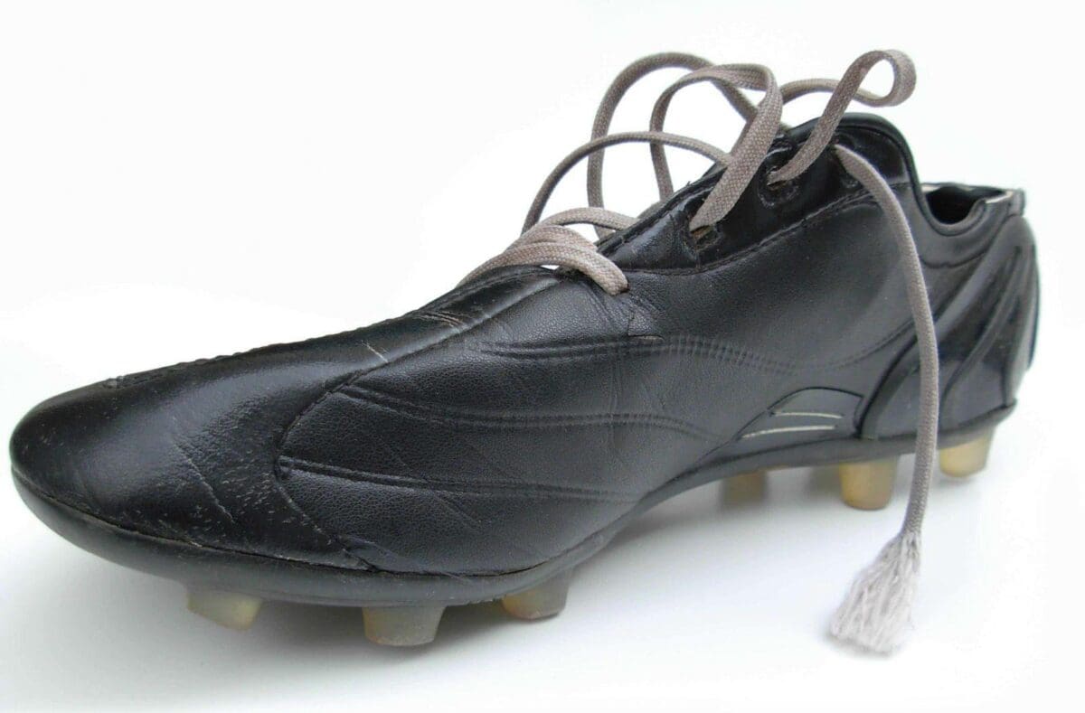 أحذية كرة القدم مطاطية