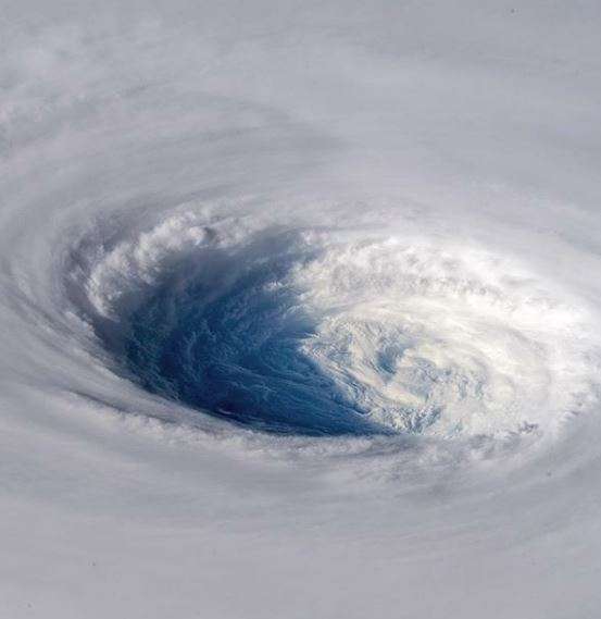 إعصار ترامي يضرب اليابان