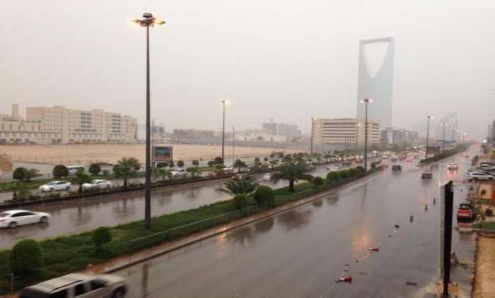 الأرصاد السعودية تعلن سقوط أمطار غزيرة رعدية على المملكة