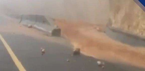 إعصار لبان يضرب سواحل سطلنة عمان