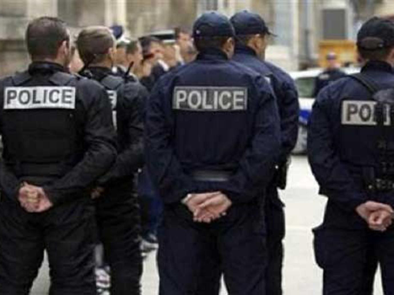 الشرطة الفرنسية تدخل في اضراب مفتوح وتدعم تظاهرات السترات الصفراء