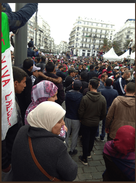 حشود من الجزائريين ضد" ولاية خامسة"للرئيس بوتفليقة و"المرأة الجزائرية تشارك بقوة"