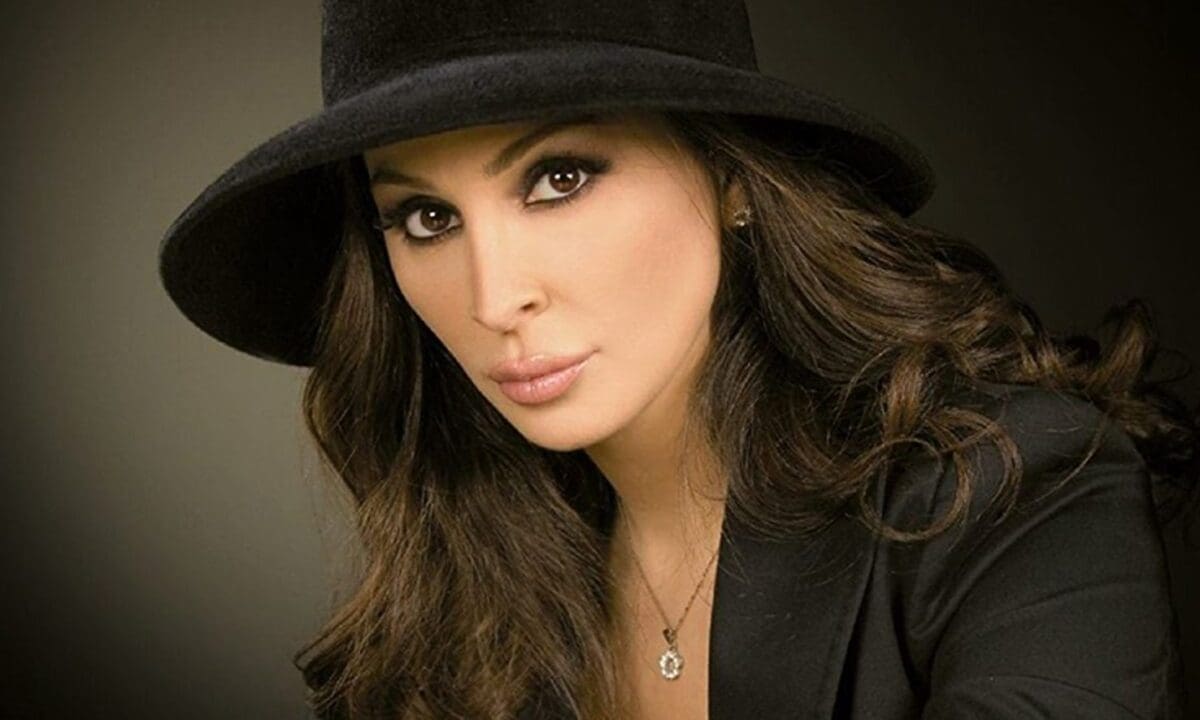 السبب الذي جعل الفنانة اللبنانية إليسا تعتزل عن الغناء