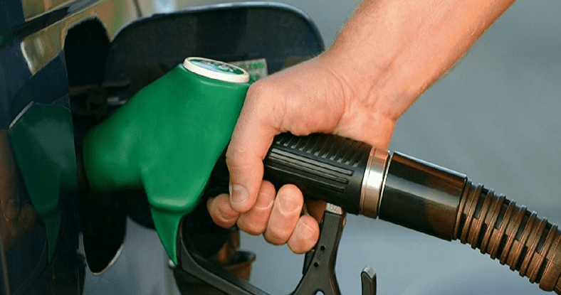 قرار جديد مرتقب من الحكومة بشأن أسعار المحروقات (البنزين والسولار) يبدأ تطبيقه من الغد