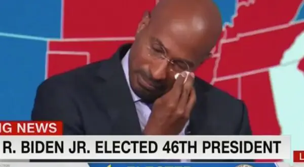 نزول دموع أحد المذيعين بقناة “سي إن إن” أثناء إعلانه عن فوز جو بايدن بالانتخابات الرئاسية الأمريكية 990-16-600x330-1.jpg