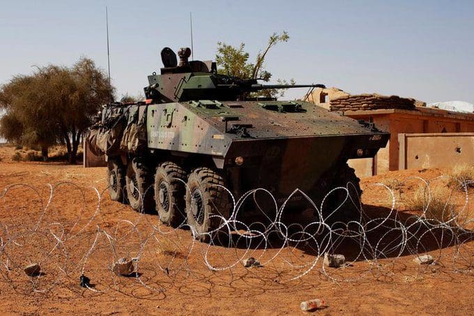مهاجمة ثلاث قواعد عسكرية فرنسية في مالي اليوم الإثنين من قبل مقاتلين إسلاميين 1 30/11/2020 - 7:20 م