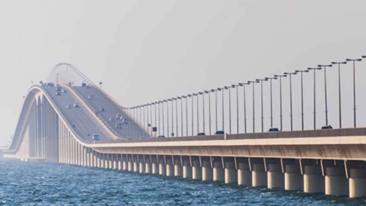 منفذ جسر الملك فهد يعلن تحديثات جديدة للإجراءات الصحية لدخول السعودية