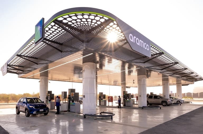"توتال انيرجيز" وأرامكو السعودية تدشنان أولى محطات بيع الوقود بالتجزئة