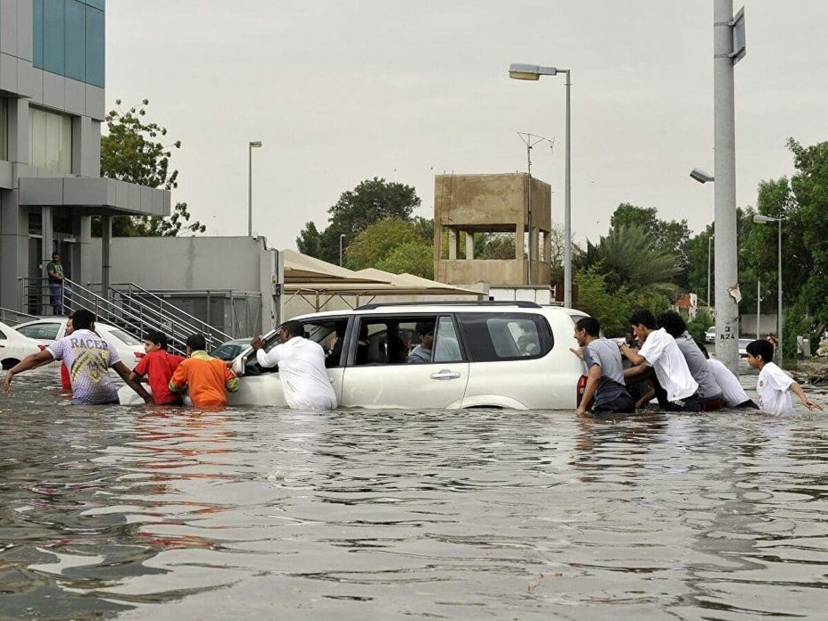 عاجل| الأرصاد السعودية تحذر من أمطار غزيرة ورياح حتى السبت والدفاع المدني "خذوا حذركم"