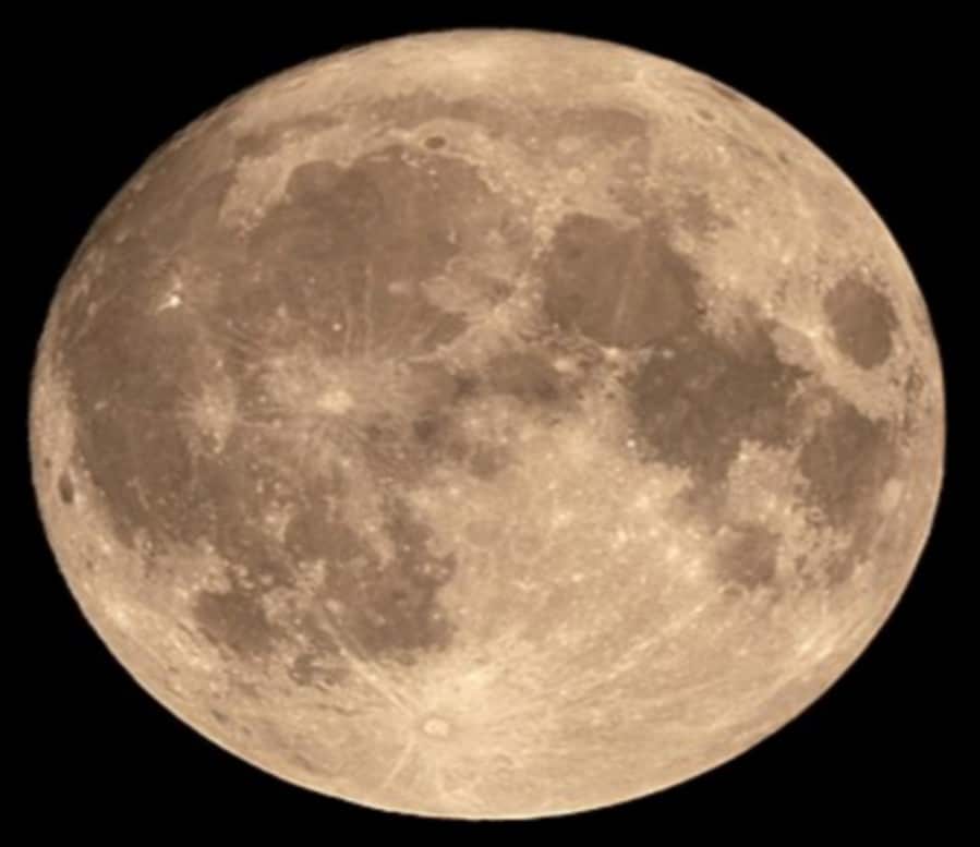 القمر العملاق في 14 نوفمبر 2016