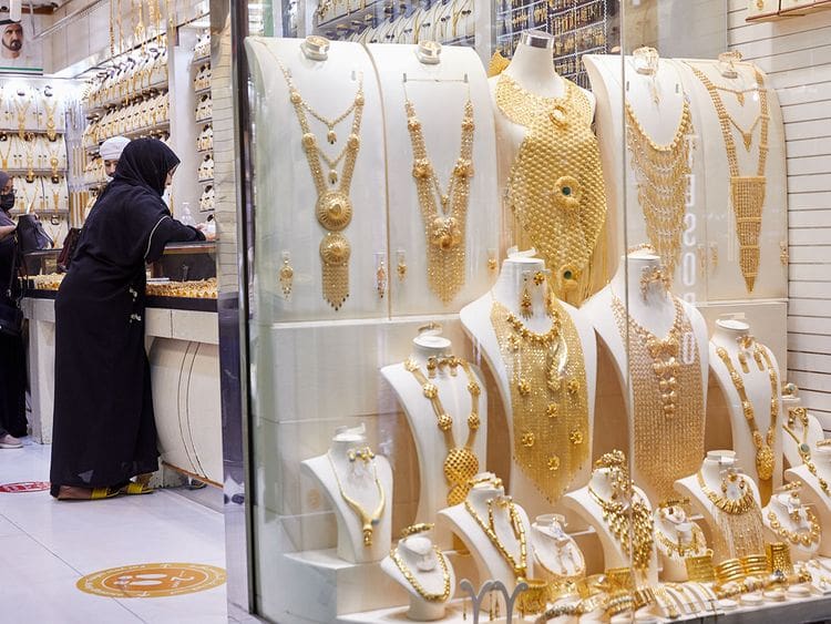 سعر الذهب اليوم الثلاثاء في السعودية ارتفاع طفيف يقابله انخفاض طفيف في الإمارات