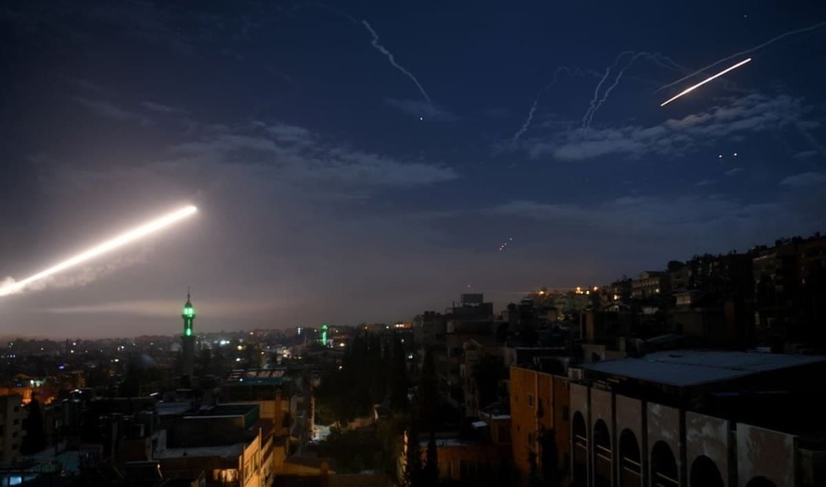 هجوم صاروخي مساء الجمعة استهدف مواقع جنوب دمشق يسفر عن 3 قتلى