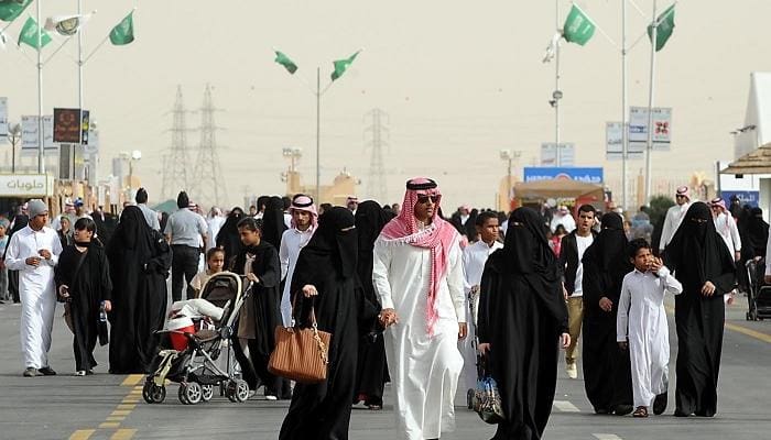 انخفاض أعداد السكان في السعودية بسبب انتشار وباء كورونا