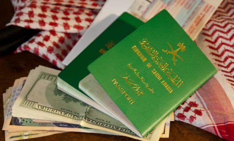 حظر حاملي تأشيرات الزيارة من دخول 4 مطارات