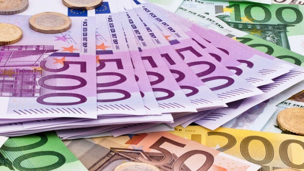 سعر اليورو اليوم الاثنين 6 يونيو 2022 مقابل الجنيه المصري