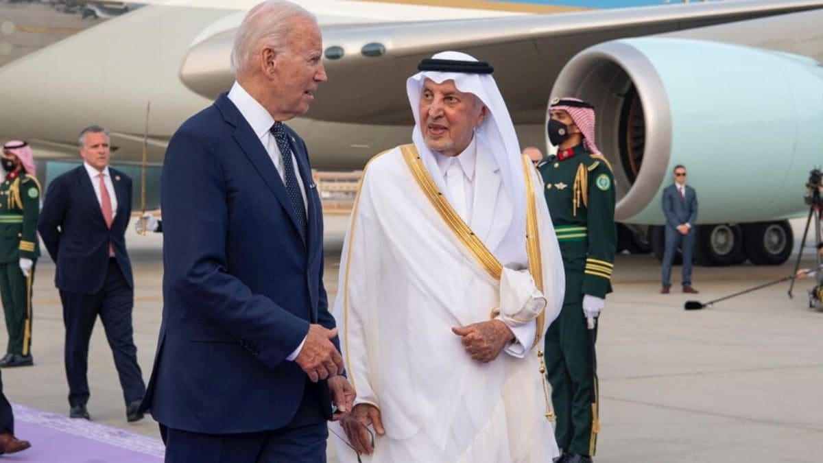 صحيفة الغارديان تقارن بين استقبال رئيسي الولايات المتحدة جو بايدن وترامب في السعودية