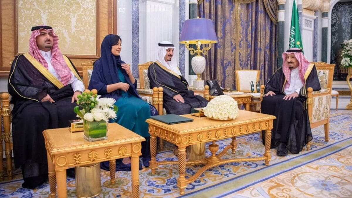 الأميرة ريما بنت بندر سفيرة السعودية في واشنطن في استقبال بايدن.. فمن هي؟