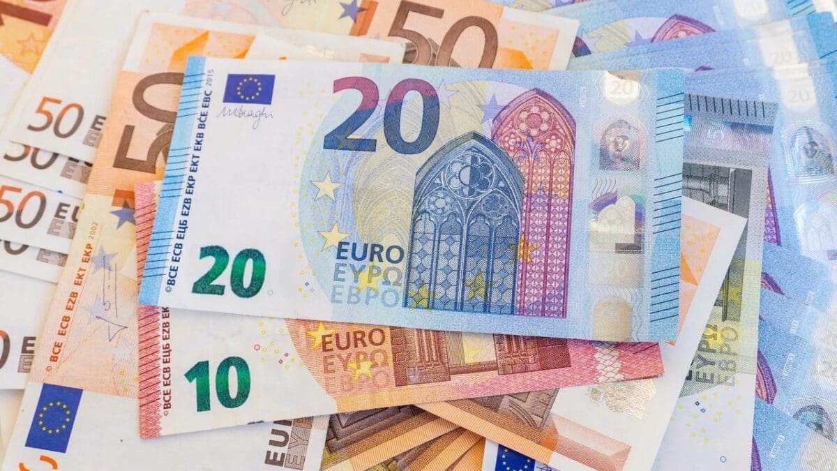 سعر اليورو اليوم الاثنين 4 يوليو 2022 مقابل الجنيه المصري