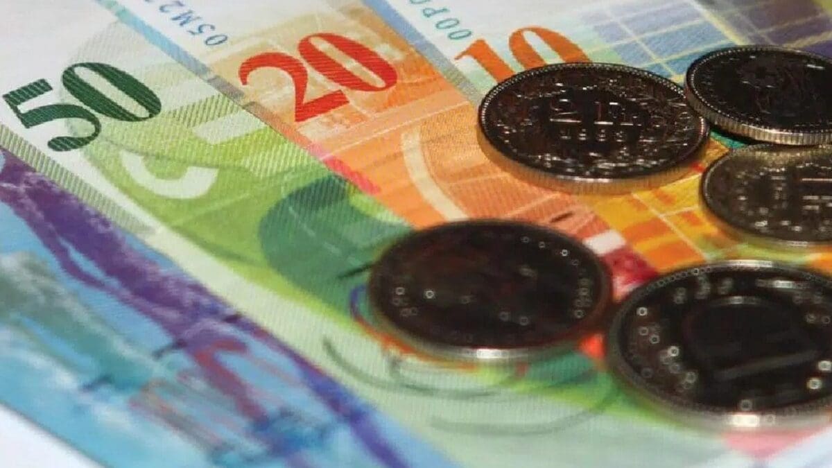 سعر الفرنك السويسري اليوم الاثنين 25 يوليو 2022 مقابل الجنيه المصري